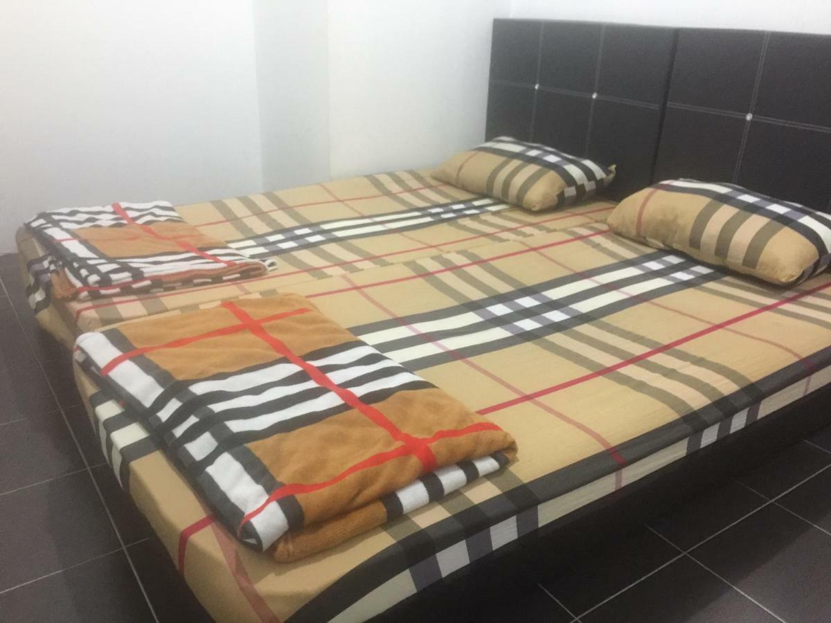 Jiaxin Hostel Ulu Tiram Buitenkant foto