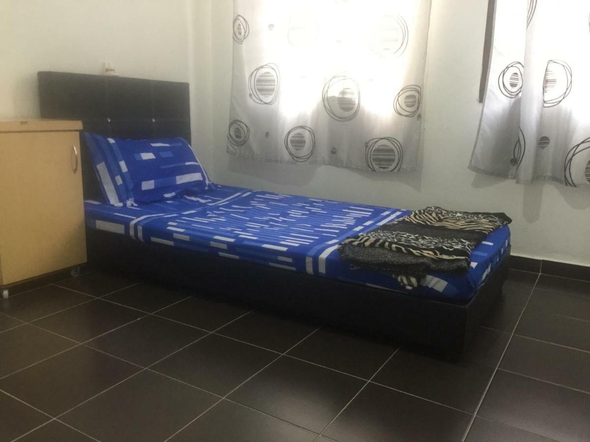 Jiaxin Hostel Ulu Tiram Buitenkant foto
