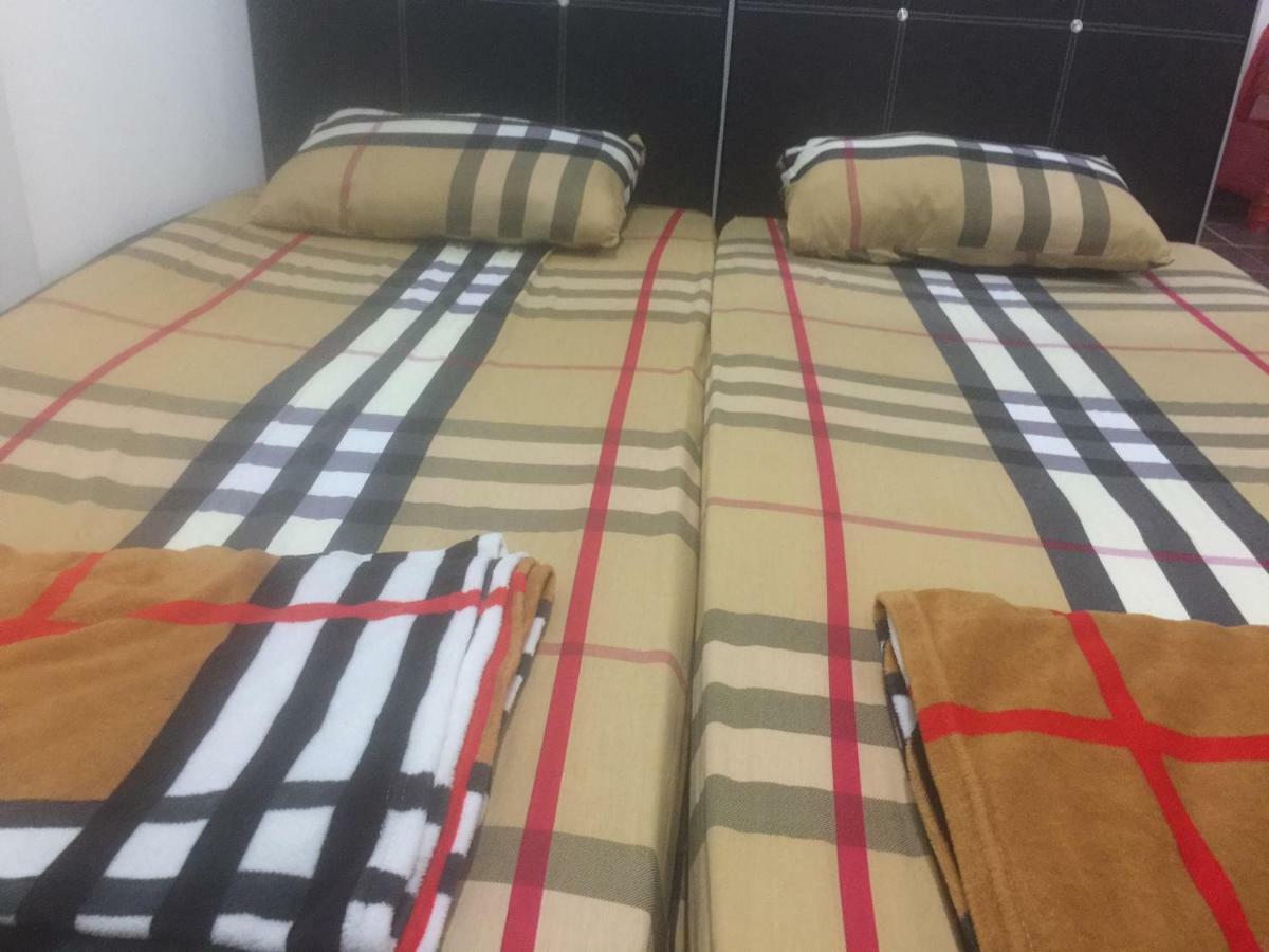 Jiaxin Hostel Ulu Tiram Buitenkant foto