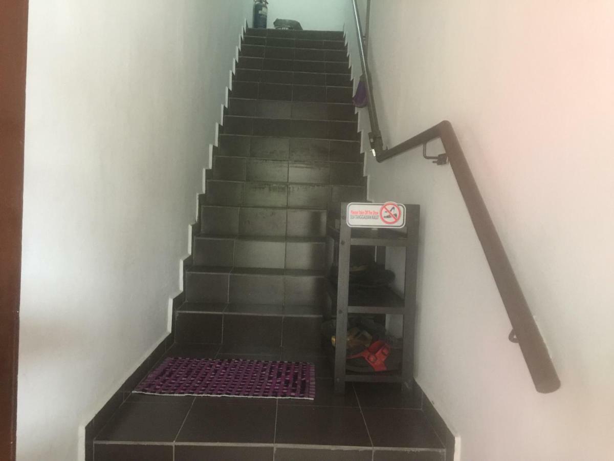 Jiaxin Hostel Ulu Tiram Buitenkant foto