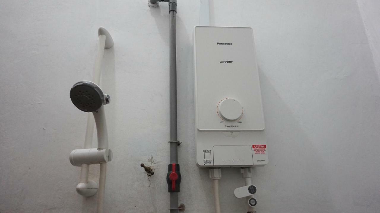 Jiaxin Hostel Ulu Tiram Buitenkant foto