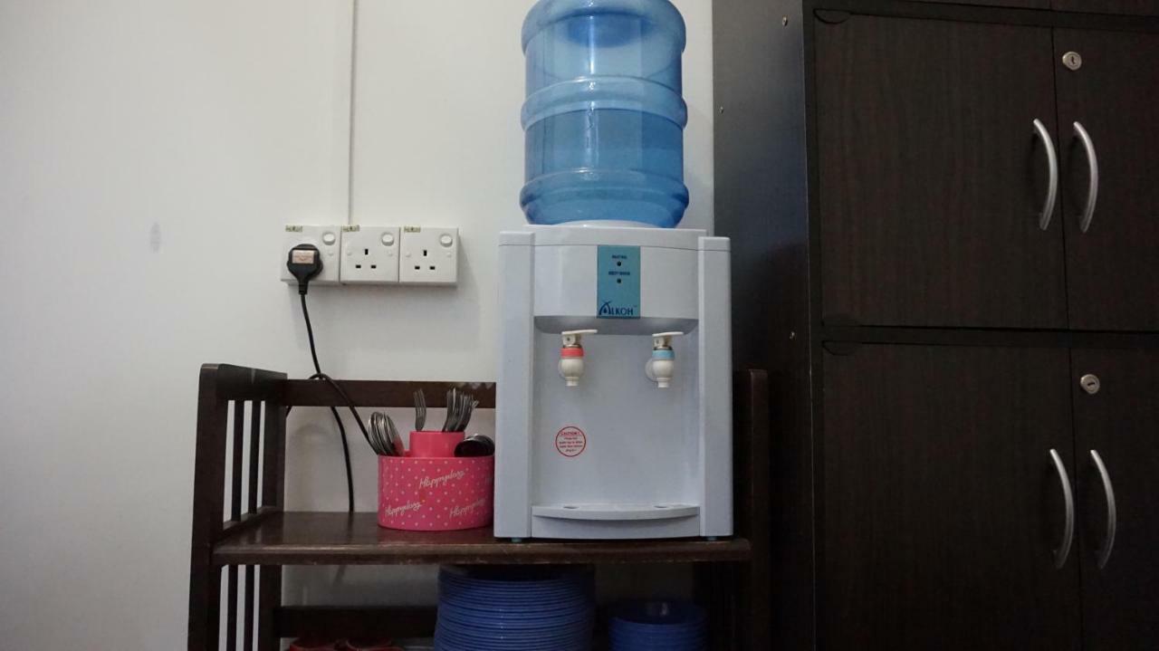 Jiaxin Hostel Ulu Tiram Buitenkant foto