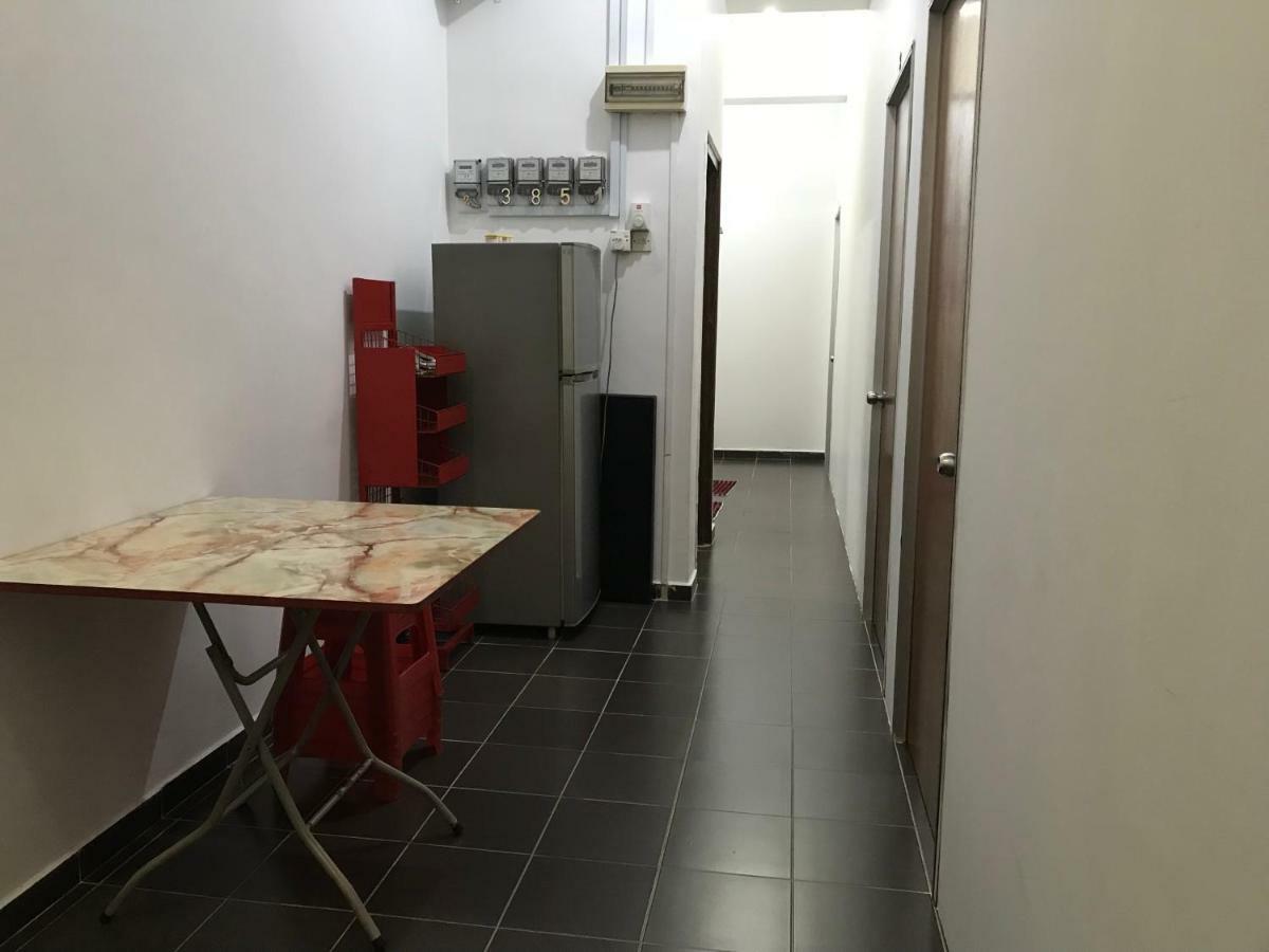 Jiaxin Hostel Ulu Tiram Buitenkant foto