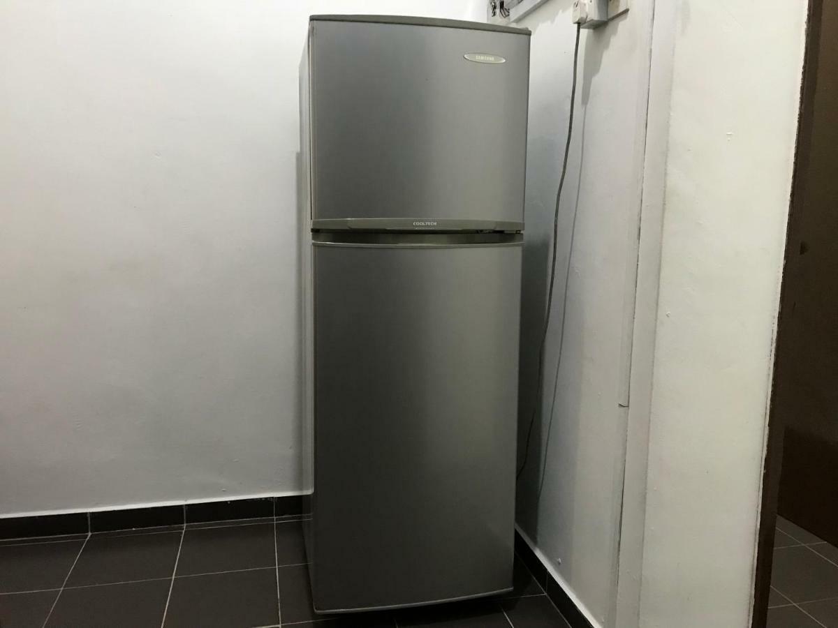 Jiaxin Hostel Ulu Tiram Buitenkant foto