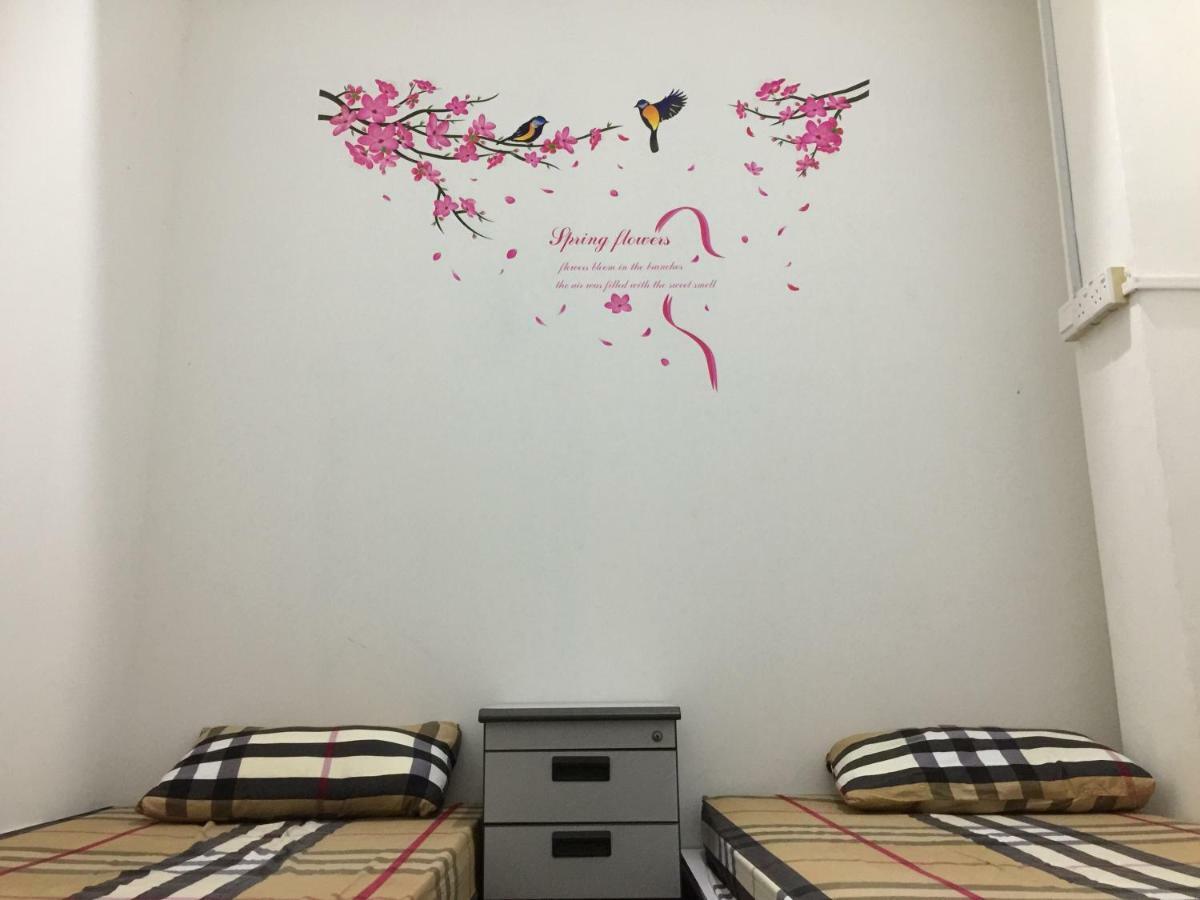 Jiaxin Hostel Ulu Tiram Buitenkant foto