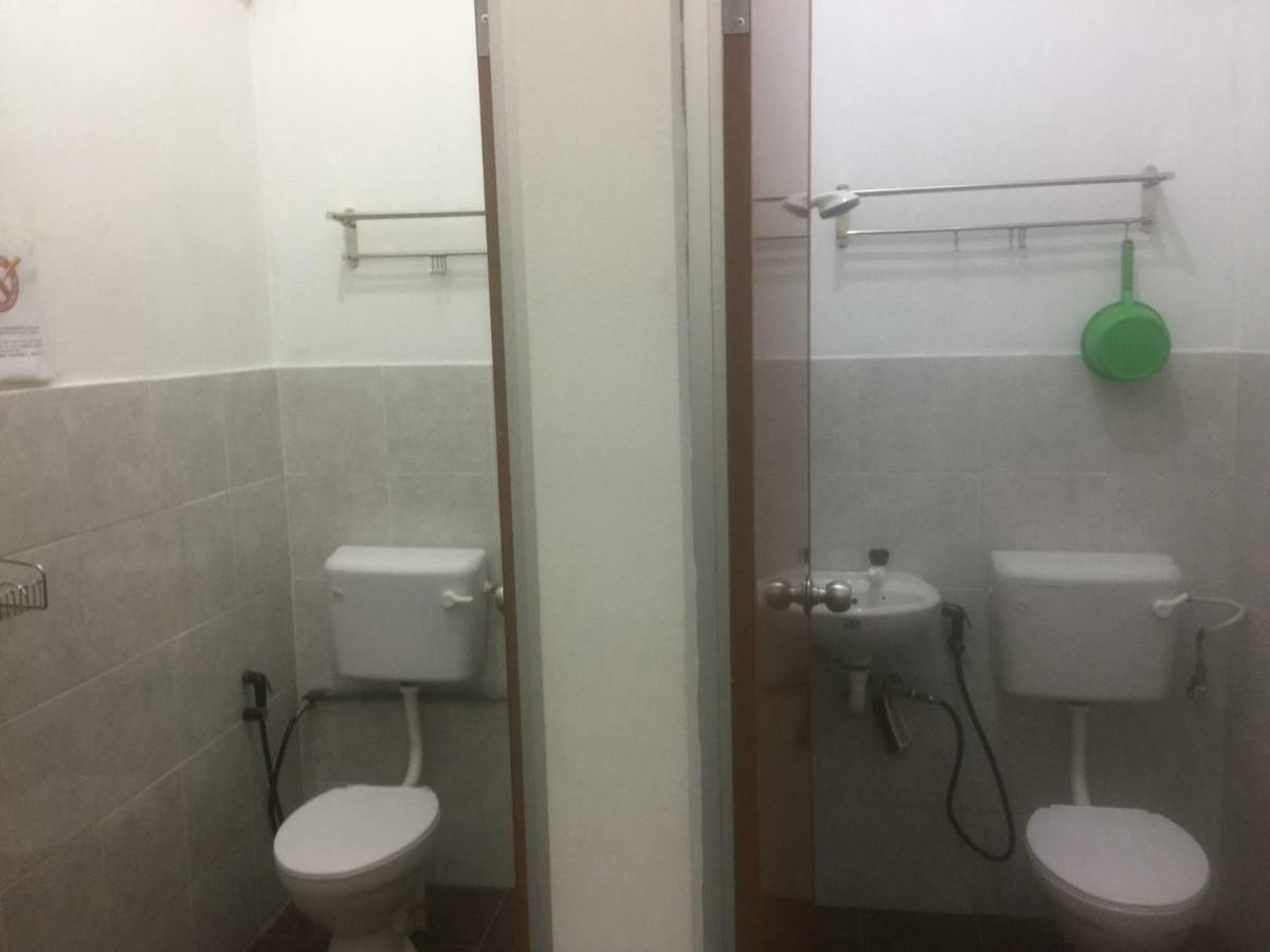 Jiaxin Hostel Ulu Tiram Buitenkant foto